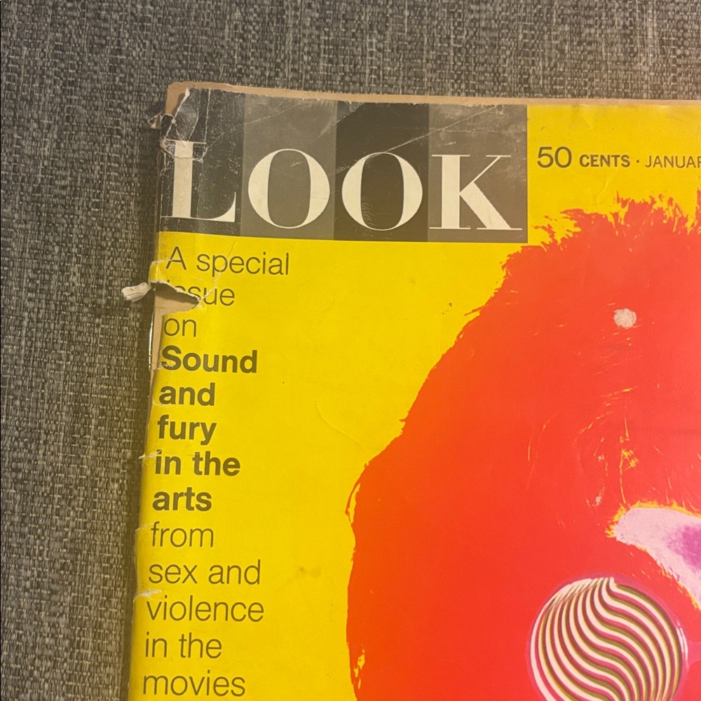 Look  Beatles John Lennon January 9, 1968 Vibrant Red and Yellow Cover - Picture 3 of 10